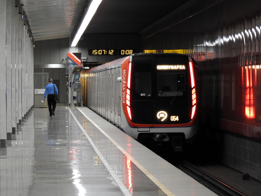 Метро бунинская. Бутовская линия метро Бунинская аллея. Оборотный тупик метро Бунинская аллея. Метропоезд Русич на станции Бунинская аллея.