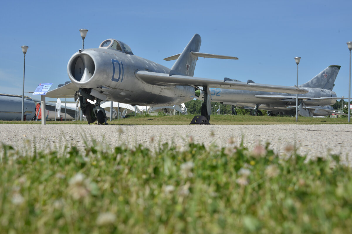 В парке "Патриот" МиГ-17 можно увидеть в открытой экспозиции ВВС Музейной площадки №1. Этот самолет модификации МиГ-17Ф был передан в Кубинку из музея авиабазы Саваслейка в Нижегородской области и восстановлен в 2016 году. 