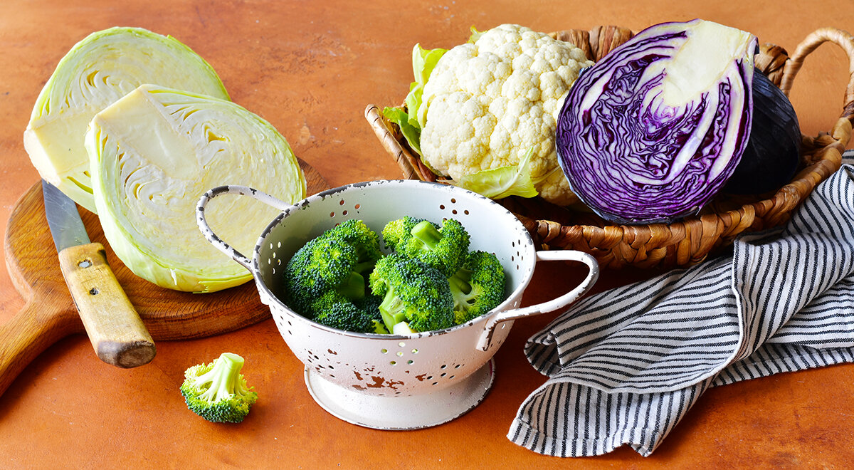 Варка капусты фото. Сколько минут варить капусту. Сколько минут варить капусту. Цветная капуста вареная. Капуста в кастрюле.