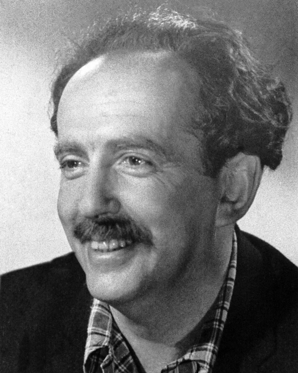 Александр Галич   https://ria.ru/20131019/970771172.html