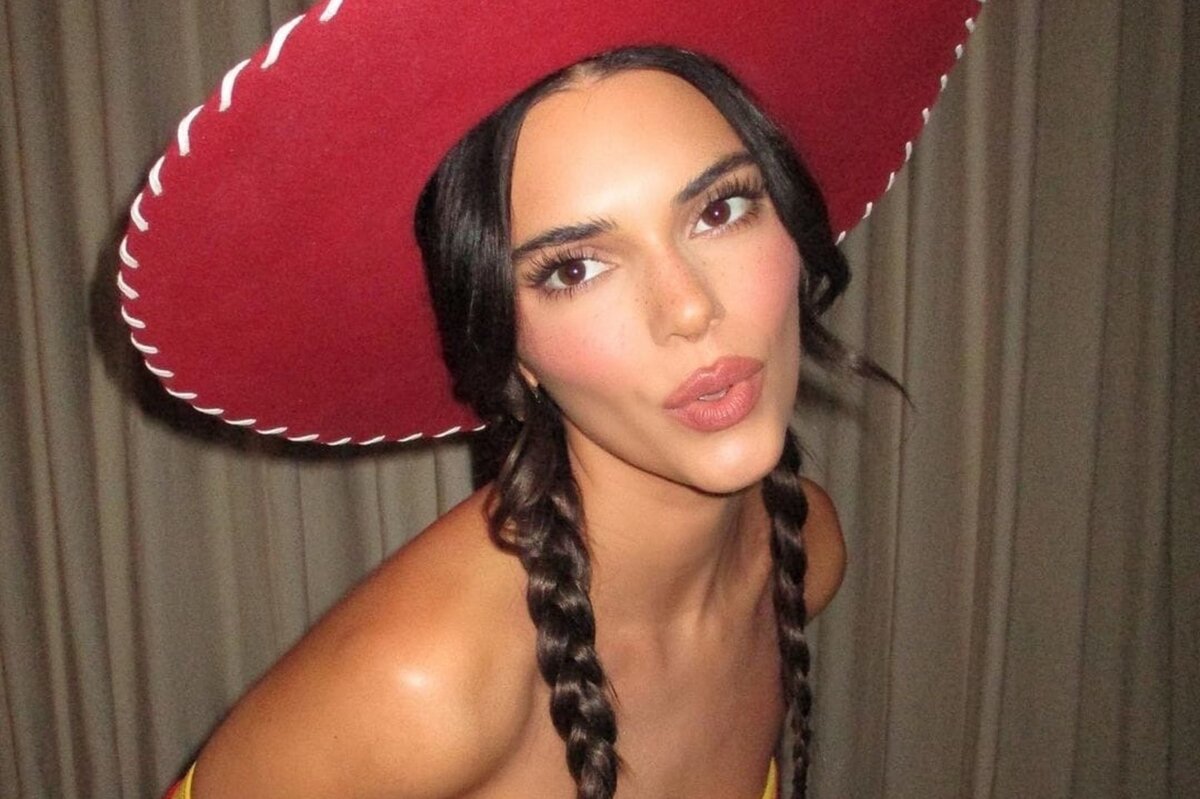     «Обязательно было оголяться? Испортила мультфильм»: Кендалл Дженнер возмутила фанатов