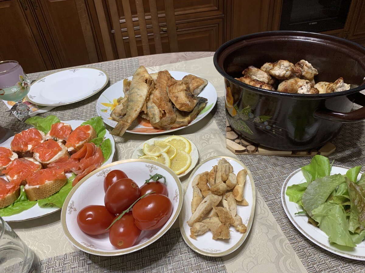 Шашлык из курицы муж пожарил.