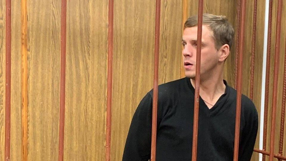     После того, как молодой человек понял, что стал виновником ДТП, он, испугавшись, скрылся с места ДТП. Фото: Telegram Прокуратуры Москвы