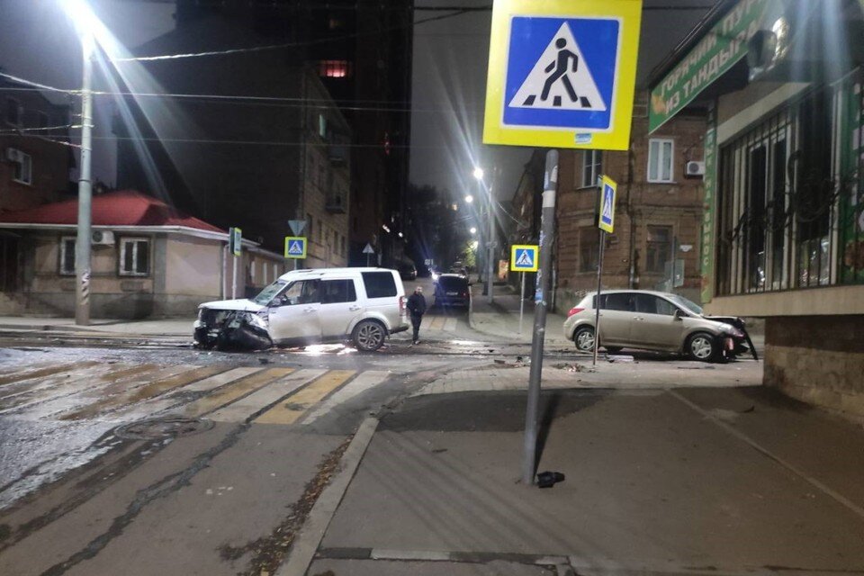     В Ростове на улице Станиславского в аварию попали сразу три машины. Фото: УГИБДД по Ростовской области