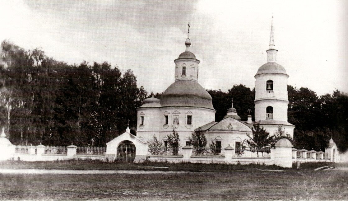 На фото Духовская церковь села Семлева. Фото Е.Н. Клетновой. 1910 г.