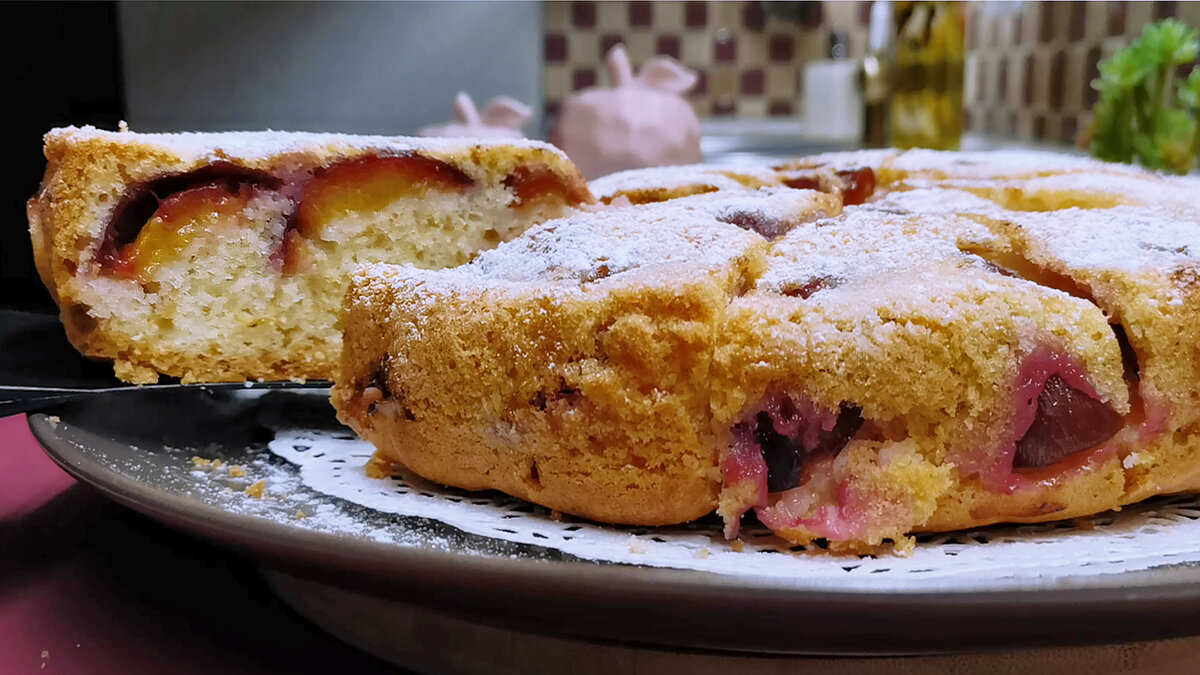 Пирог перевертыш со сливами