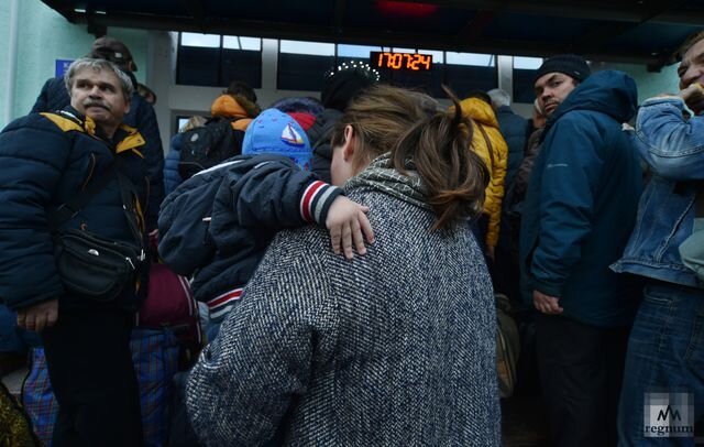   Прибытие перемещенных жителей Херсонской области на ж/д вокзал Джанкоя Александр Полегенько © ИА REGNUM