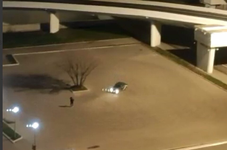     Дрифтера снял один из жильцов дома. Фото: кадр из видео