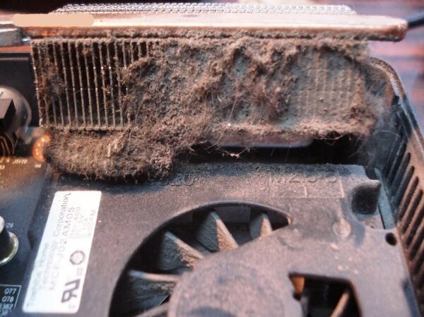 Валенок - типичное состояние системы охлаждения ноутбука, которую несколько лет не чистили