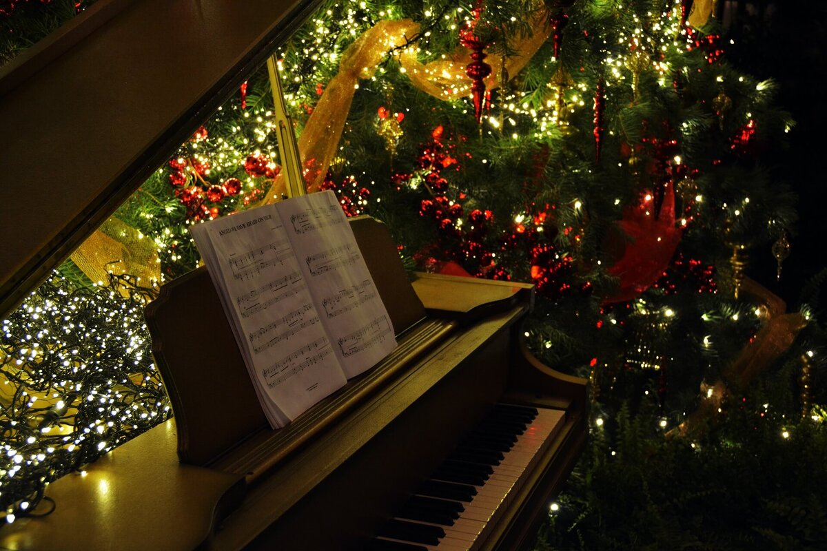 Пианино Рождественское