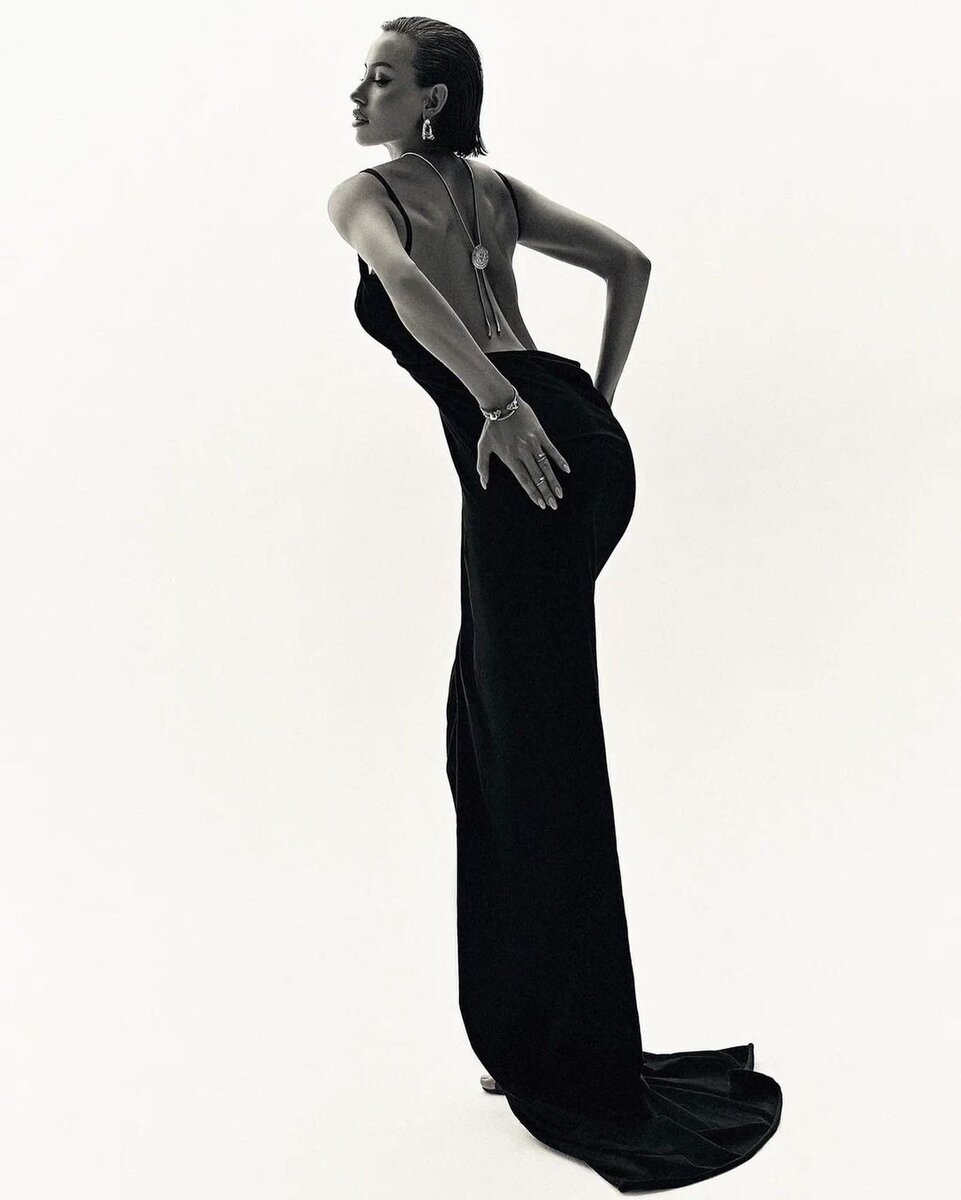    Модель поразила поклонников изящными позамиСоцсети Валентины Ивановой