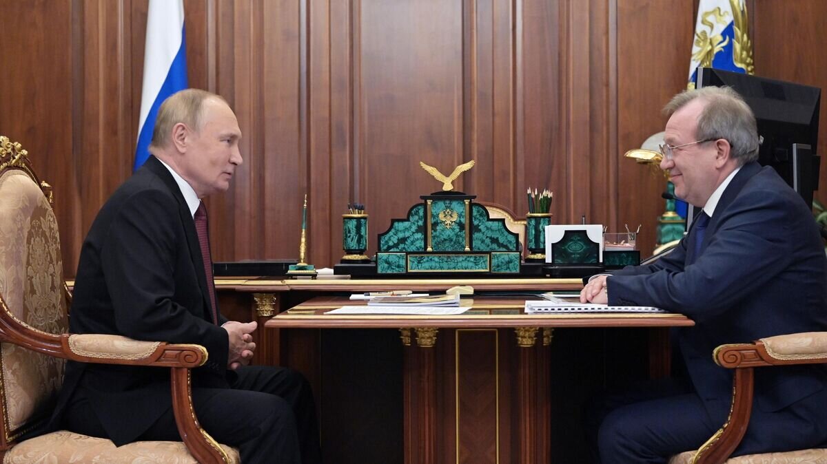    Президент РФ Владимир Путин и глава Российской академии наук Геннадий Красников во время встречи© РИА Новости / Алексей Бабушкин