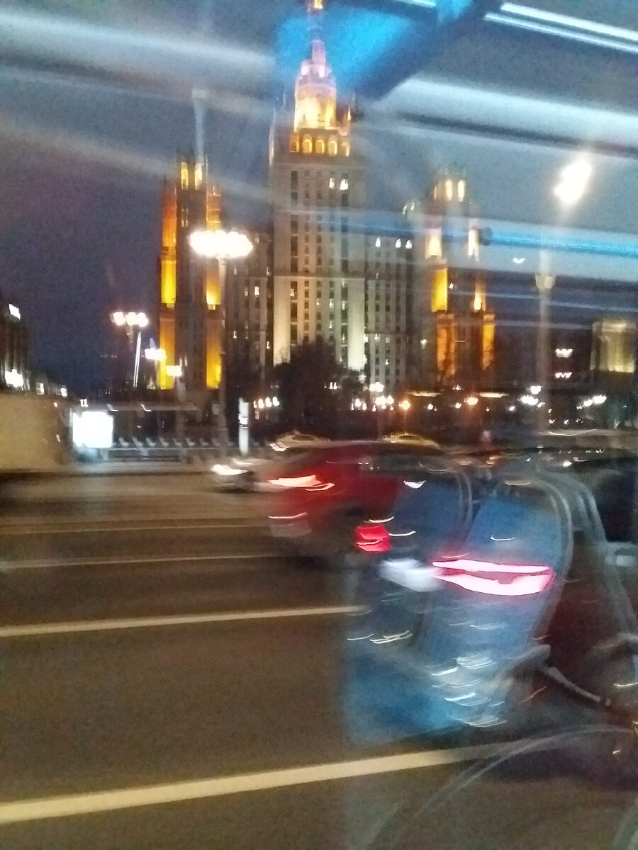 Без обложки не красиво, а авторского фото на эту тему нет.