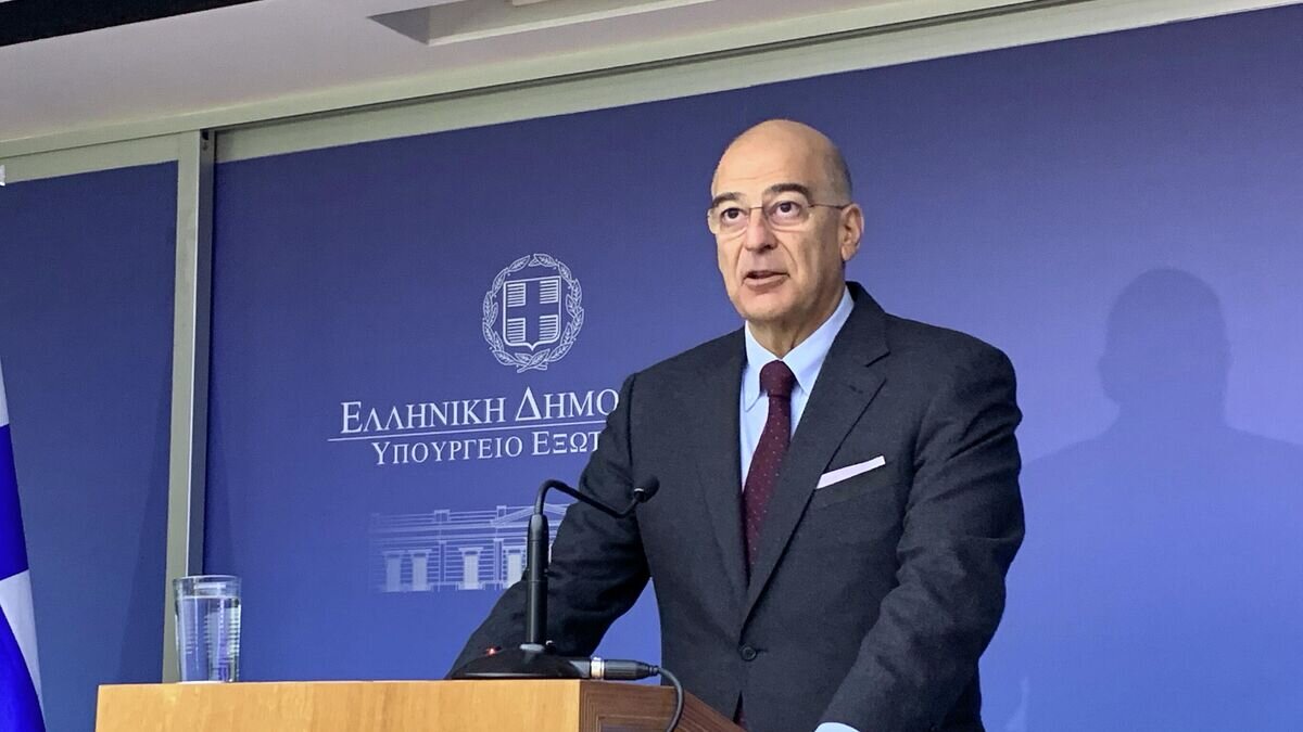    Министр иностранных дел Греции Никос Дендиас во время брифинга © РИА Новости / Геннадий Мельник