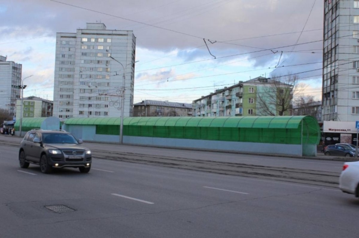    Обновленная крыша подземного перехода на Матросова.