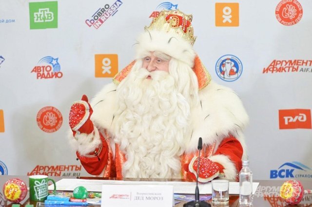    Что взрослые россияне просят у Деда Мороза в подарок?