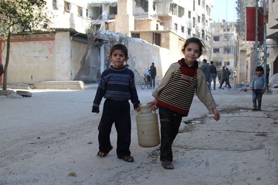     Сирийские дети получат в качестве гумпомощи белорусскую одежду и обувь. Александр КОЦ