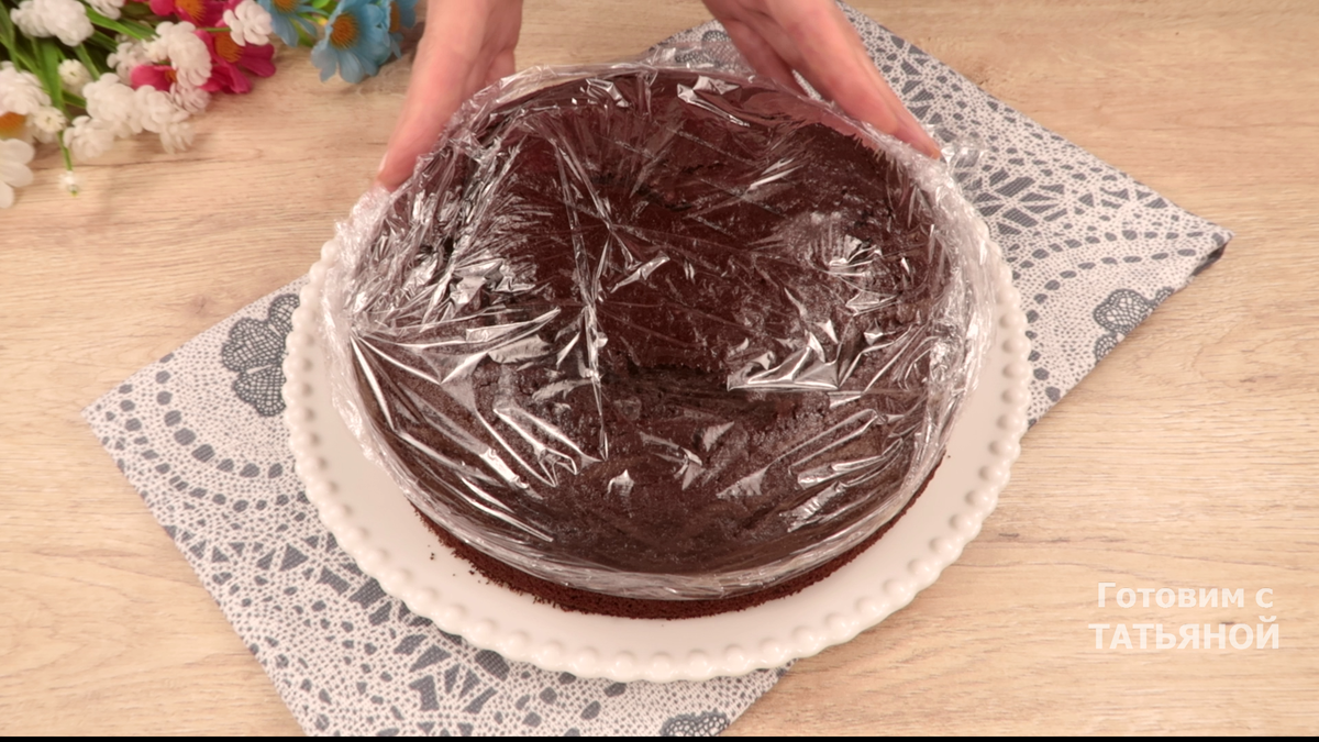 Un tort somptuos are un gust mai bun decât un Snickers.  Pur și simplu se topește în gură.  Rapid ușor și foarte gustos