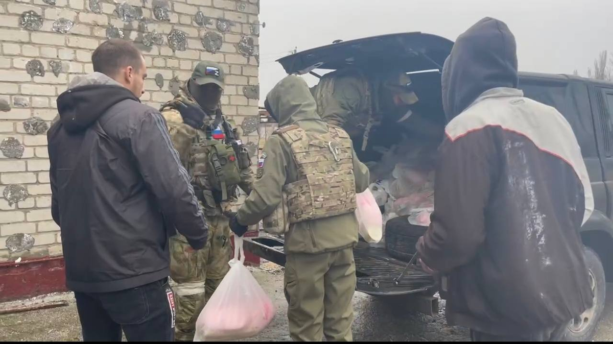 Новости геническа херсонской области сегодня последние. Геническ Херсонская область. Очередь за гуманитарной помощью в Херсоне. Гуманитарная помощь в Херсоне. Геническ Россия.