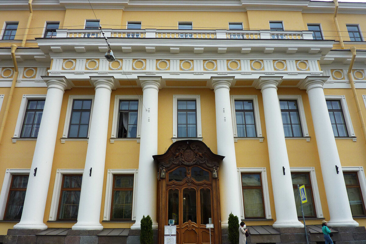 Фасад дворца со стороны реки Мойки