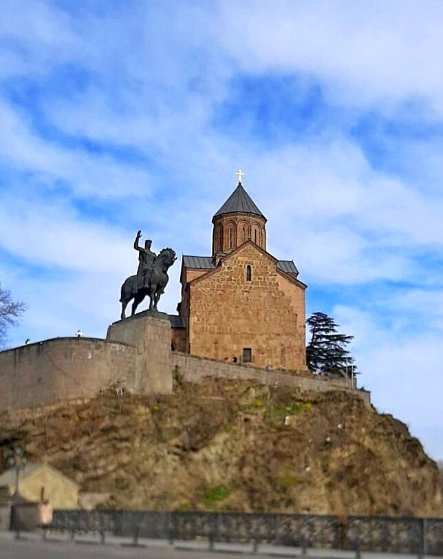 Памятник Вахтангу Горгасали - основателю Тбилиси. Фото прислал друг