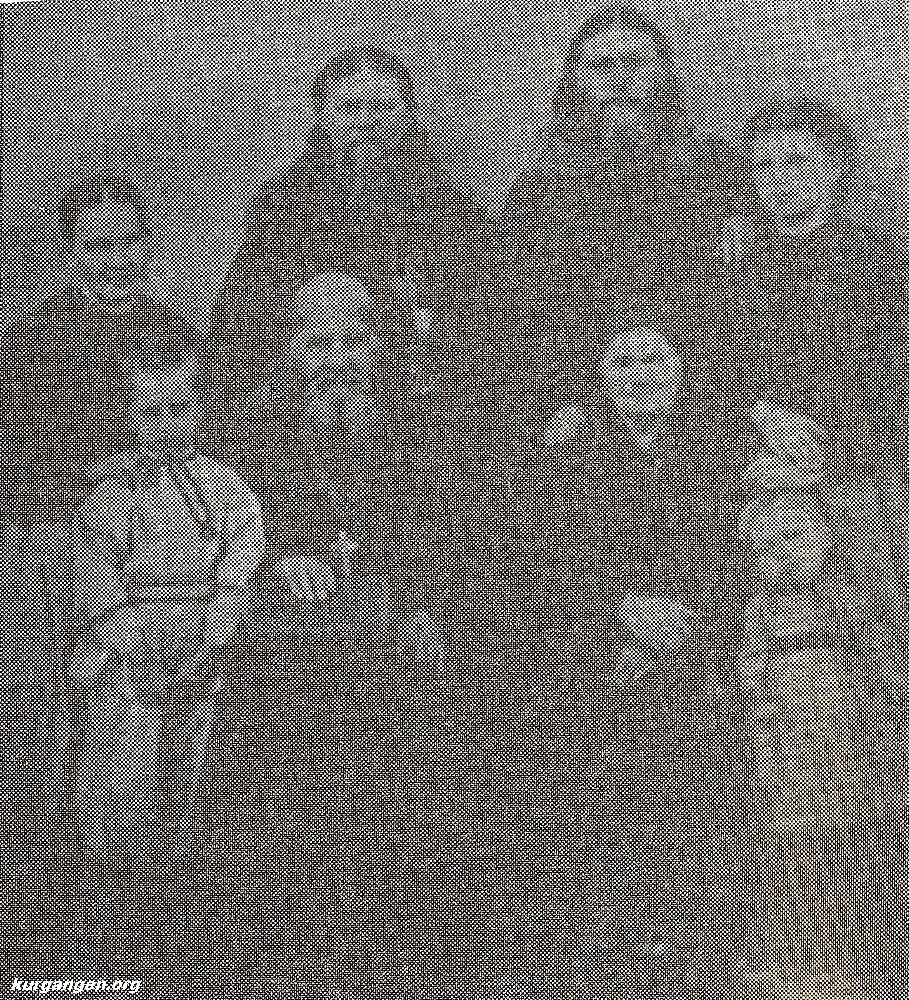 Верхний ряд: Августа Петровна, Иван Маркович, Семен Маркович, Александра Алексеевна. 
Нижний ряд: Аркадий Иванович, Марк Яковлевич, Мария Андреевна, Василий Маркович.