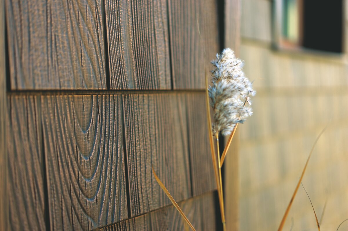 Фасад под дерево. Сайдинг Ю-Пласт Хокла С-Лок Щепа 