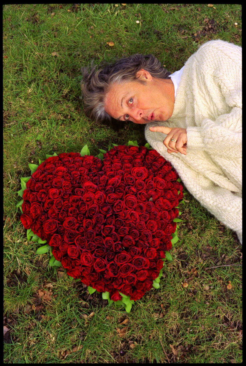 Букет в форме сердца из роз сорта 'МакКартни', использованный на би-сайде 7-дюймового винилового сингла 'Young Boy'. Фото Линды МакКартни. Источник: www.paulmccartney.com