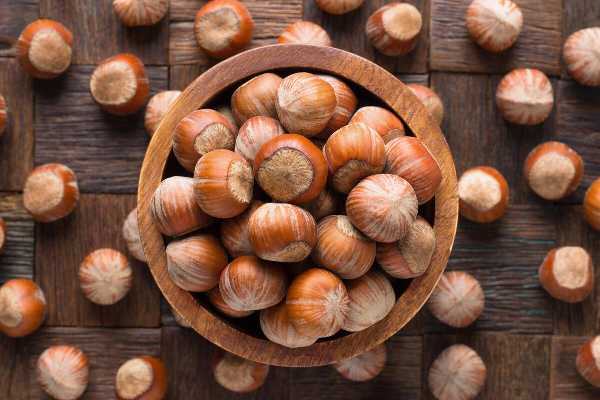 Фундук во сне. Shelled Hazelnut. Hazelnut in Table. Hazelnut in Table Top view. Hazelnut in Bowling