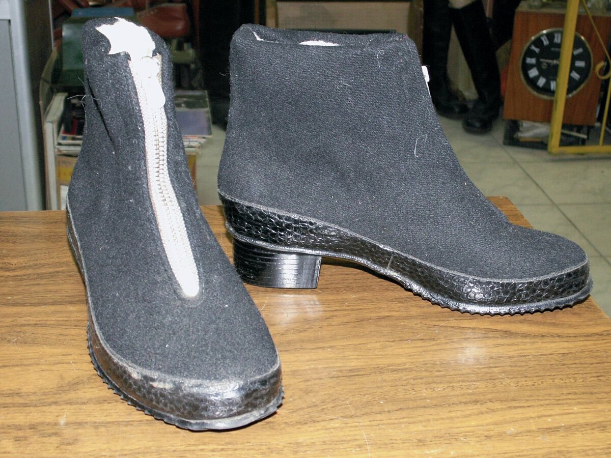 Какую обувь в СССР называли «прощай молодость» - ее сейчас можно найти лишьна барахолках