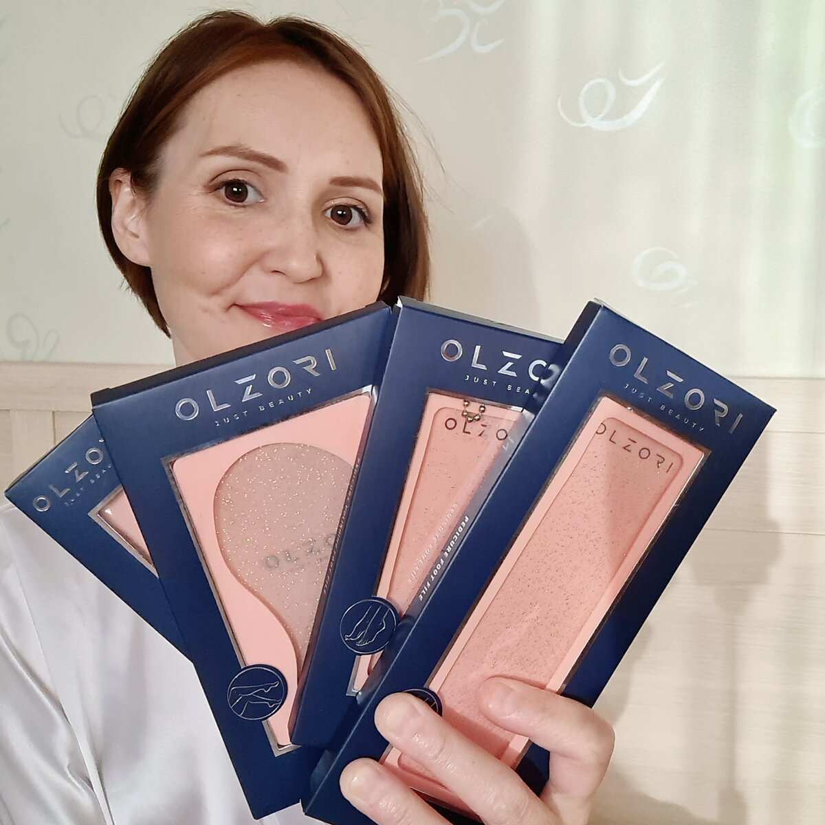 Фото автора с пилочками "Olzori". Идеальны для практичного подарка, потому что очень нужные. Листайте влево)