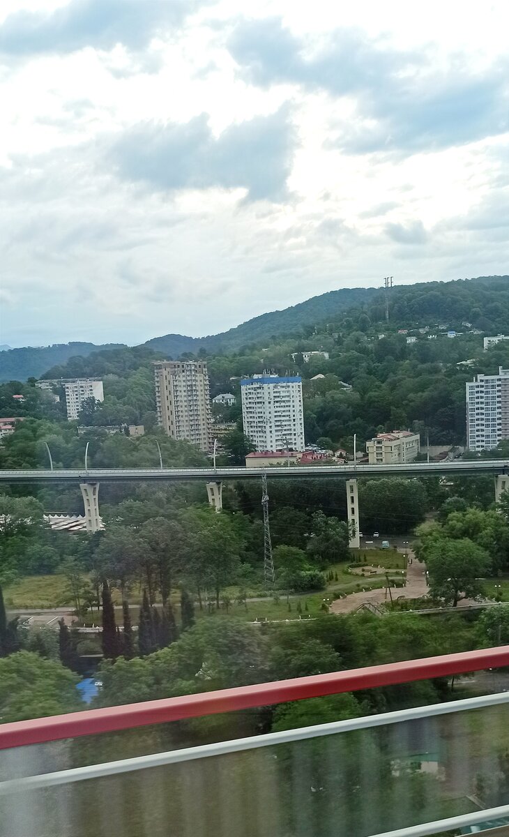 Вид из автобуса. Где-то в Сочи