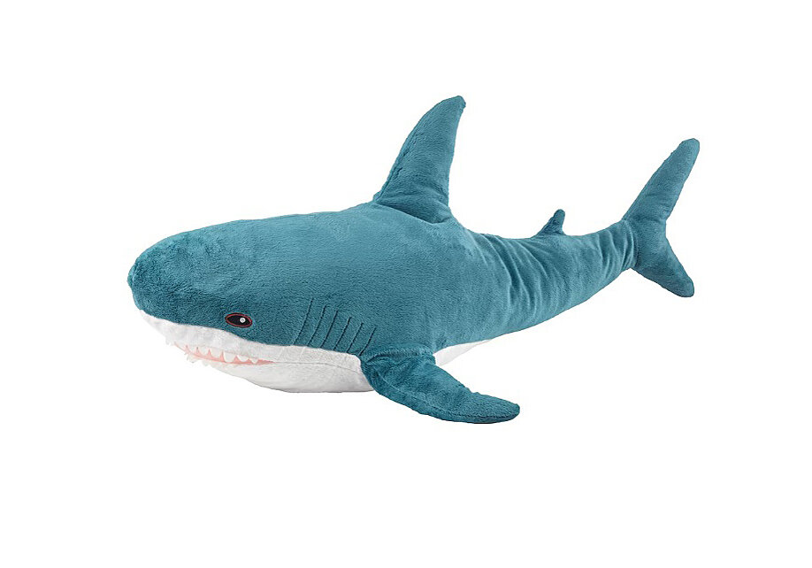 Фото отсюда: https://www.ikea.com/ru/ru/p/blahaj-blohey-myagkaya-igrushka-akula-40373597/