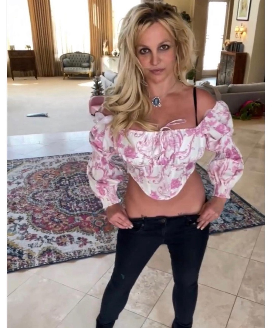 Бритни Спирс. Фото от 2022 года. Источник: https://vk.com/wall-7515182_575618