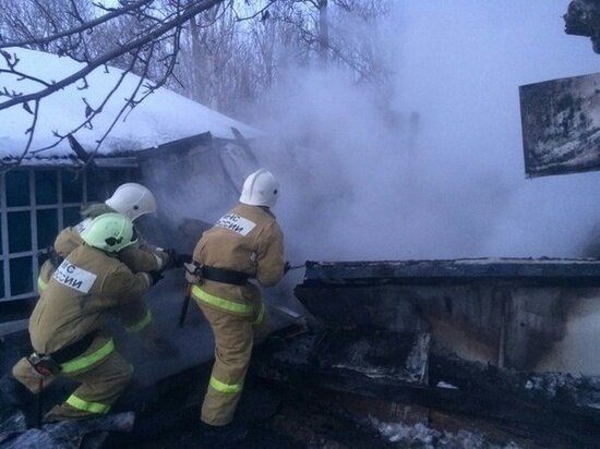     Двое жителей частного дома скончались в пожаре в Хабаровском крае. ФОТО: ГУ МЧС по Хабаровскому краю