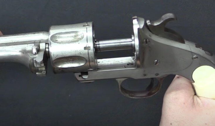 Экстракция гильз из револьвера Мервина и Халберта.