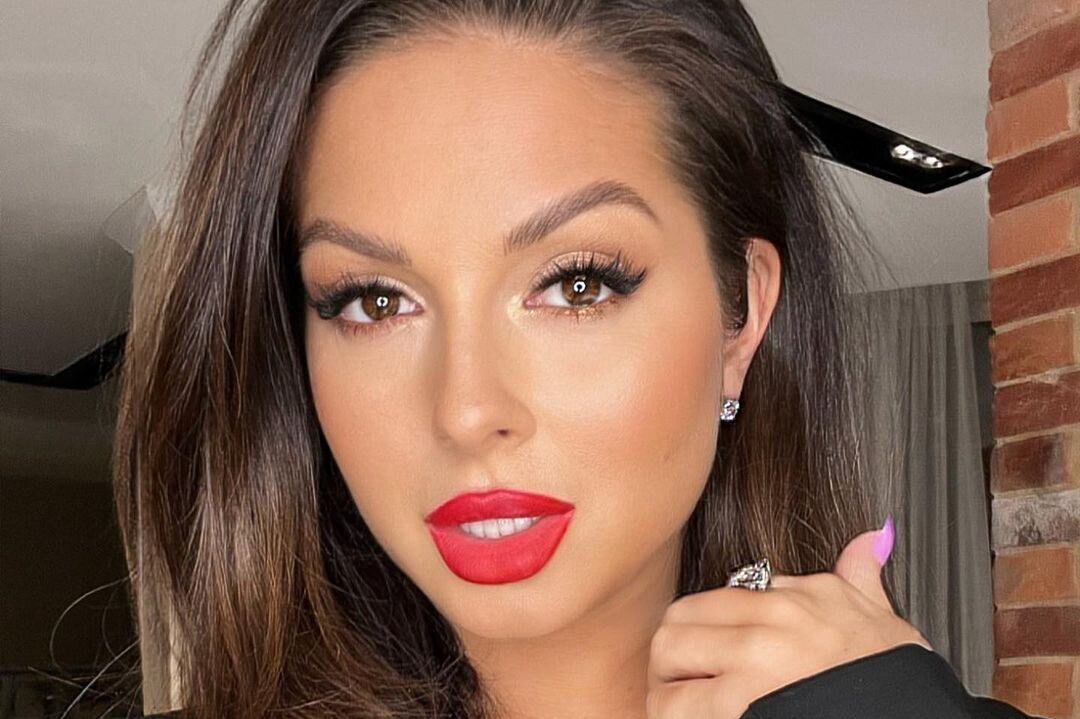     «Минимальный животик у меня есть»: Нюша впервые прокомментировала слухи о третьей беременности