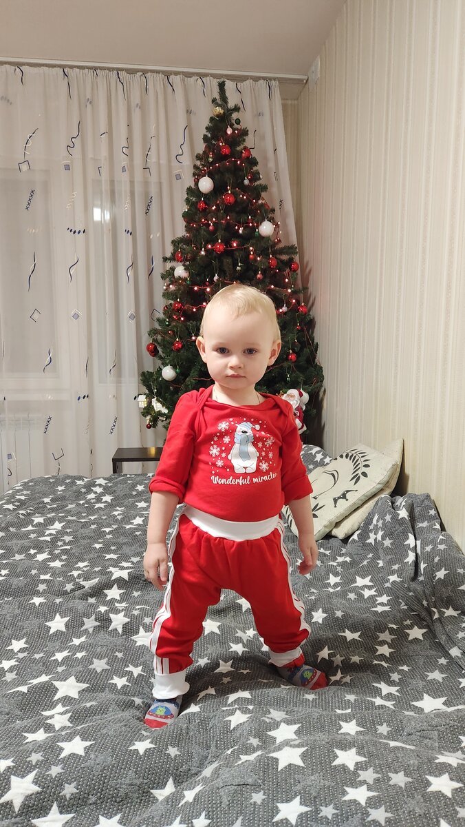 🎁Лучшие новогодние подарки под ёлкой🎄 не найти. Это семья👨‍👩‍👦, дети👶🏼, друзья👯🏼‍♂️ и тот человек, которого ты любишь.💝