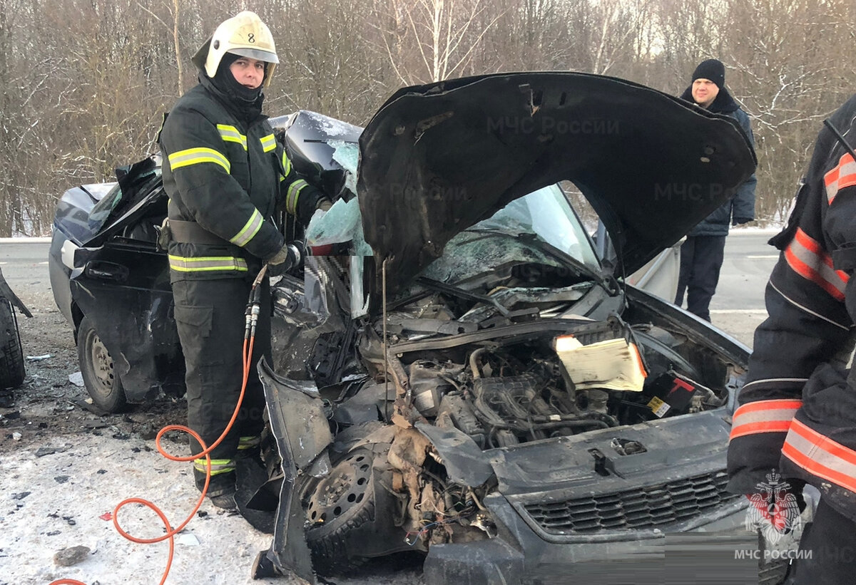 Столкновение под Брянском УАЗа полиции и Приоры обернулось гибелью ...