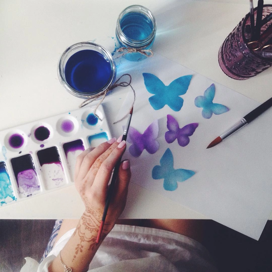 Я продолжала создавать аксессуары из шёлка. На фото бабочки для ободка на заказ.