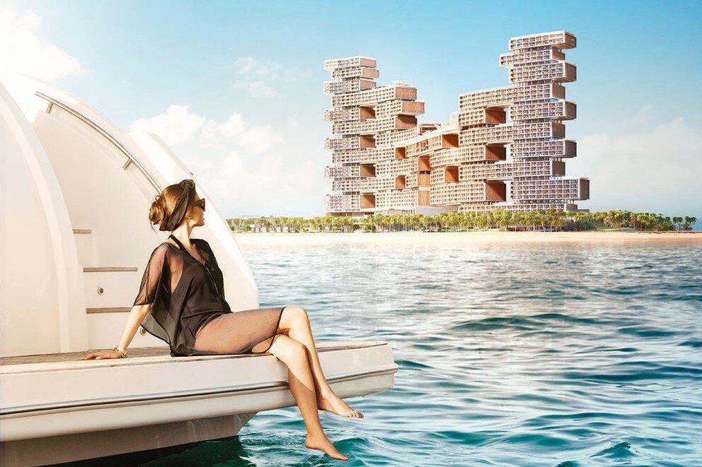 Всего неделю назад в ОАЭ открылся новый отель, сразу возглавивший рейтинг самых дорогих отелей Дубая. Да что Дубая: Atlantis, The Royal уже назвали самым ультрароскошным в мире.
