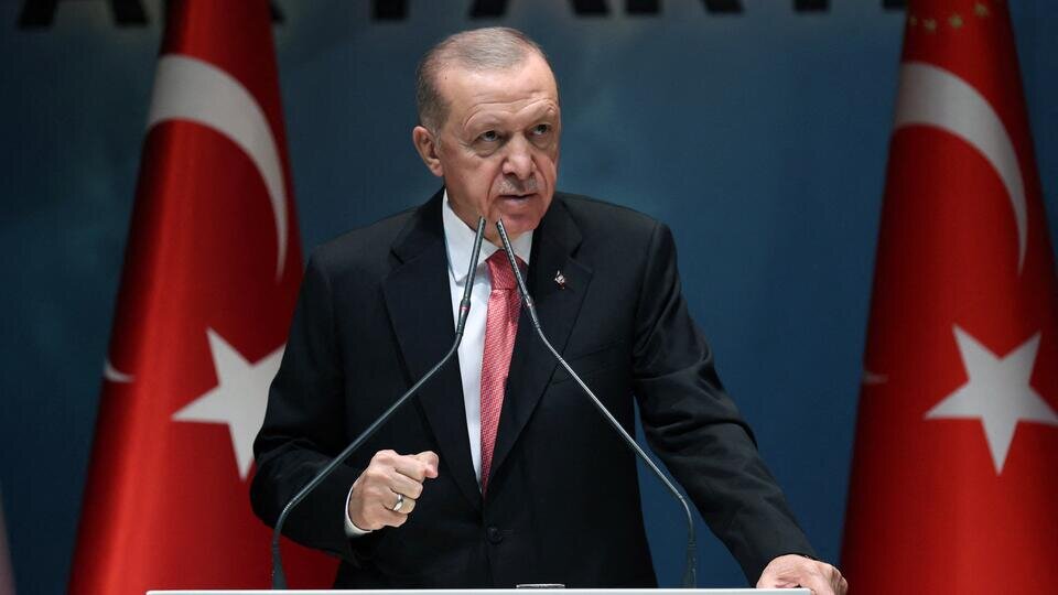     Датский радикал угрожает сжигать Коран, пока Швеция не вступит в НАТО Presidential Press Office/Handout via REUTERS