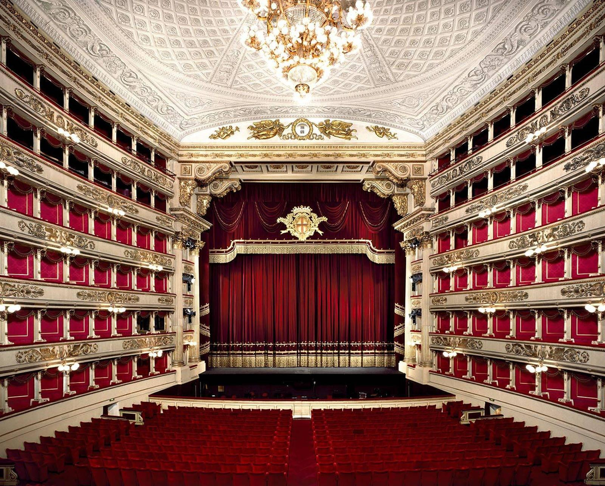 10 известных театров. Ла скала оперный театр. Театр ла скала в Милане внутри.