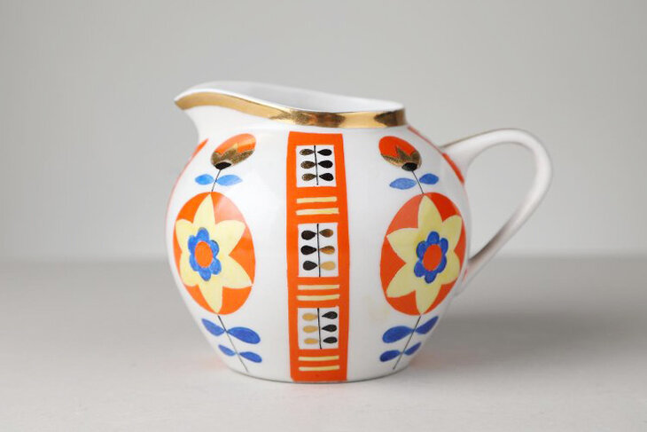 Молочник из сервиза «Сарафан». 1960-е. Южноуральский фарфоровый завод. Автор Владимир Васильевич Орлов  