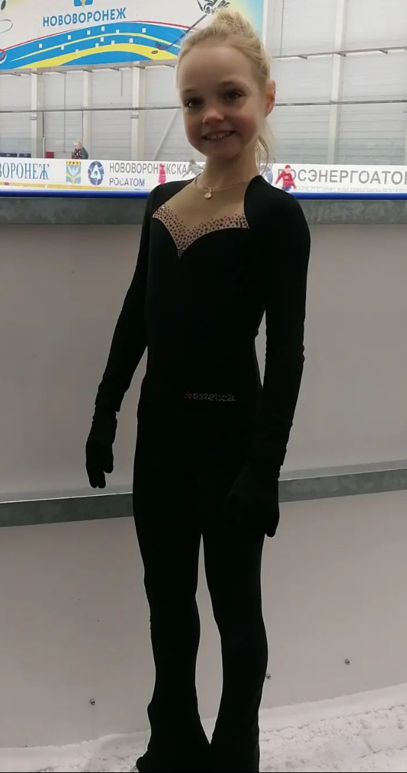 фигуристка. науки россии фигурист чемпионат юниорский. костылева и базылюк йогурт. фигурное катание судейство. костылева и базылюк йогурт.