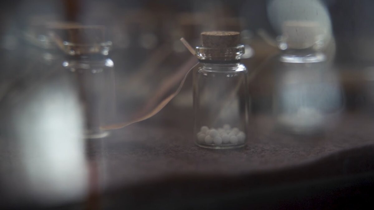 Гомеопатические гранулы в стеклянных пузырьках - привычный вид для классических гомеопатических препаратов
