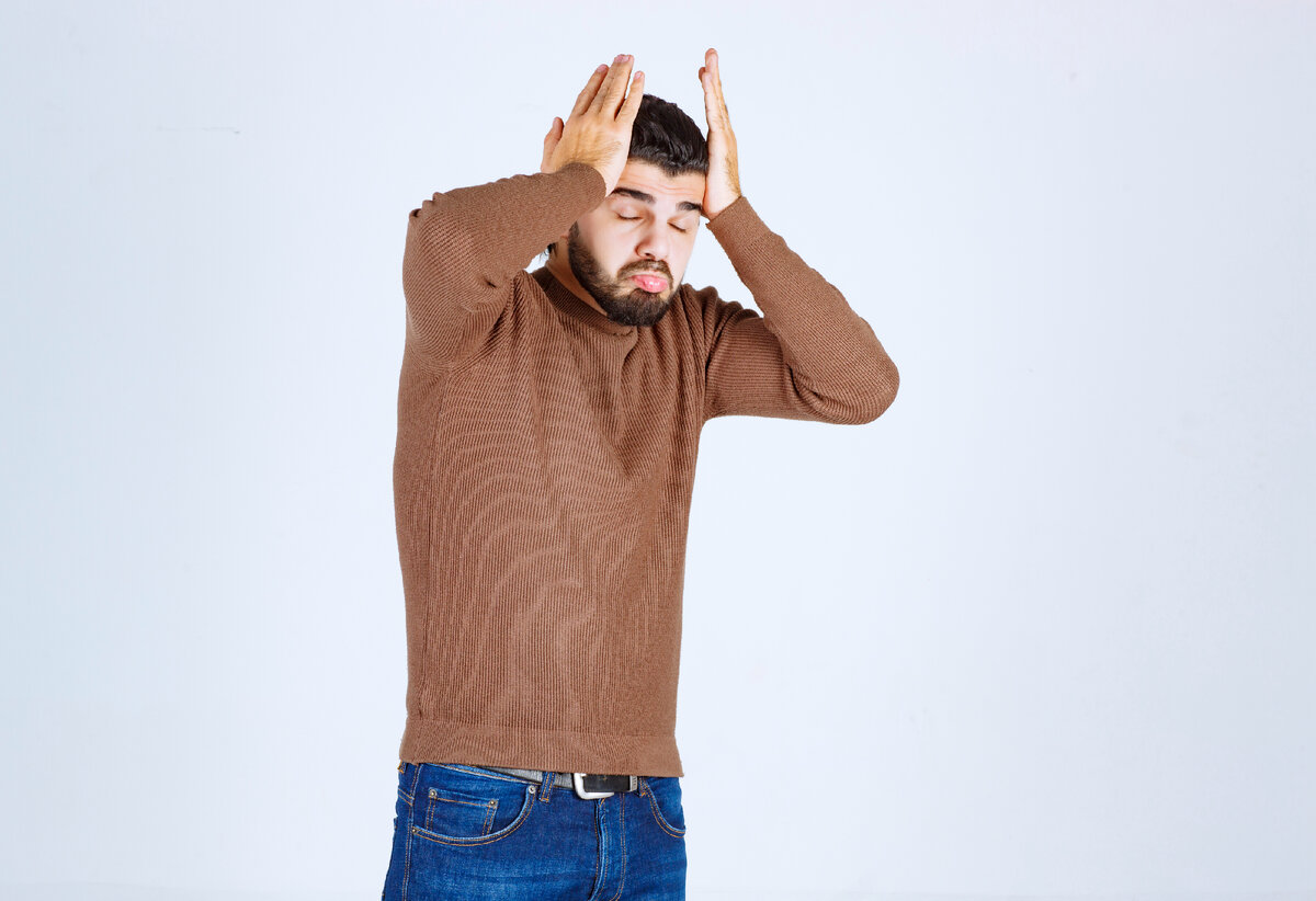 Причины головной боли после спиртного (источник изображения: freepik.com)