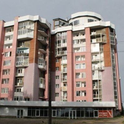 Следователи СУ СКР по Иркутской области возбудили уголовное дело о превышении должностных полномочий из-за затянувшегося строительства многоквартирного дома на улице Дыбовского в областном центре. В пресс-службе ведомства сообщили, что 50 миллионов рублей, которые выделили на достройку из бюджета страны, потрачены не по назначению.