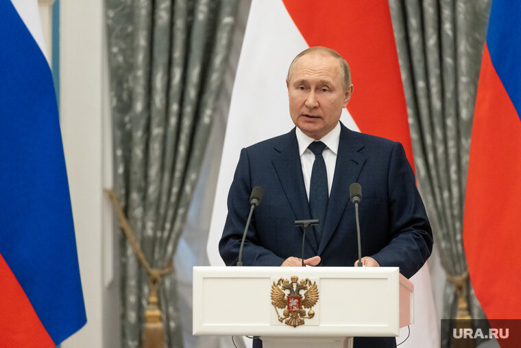    Владимир Путин рассчитывает на победу в президентских выборах США кандидатов от республиканцев, пишет Эдвард Люче