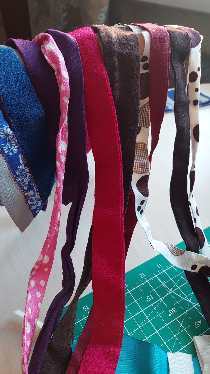 Пояски от платьев ещё с советских времен) 